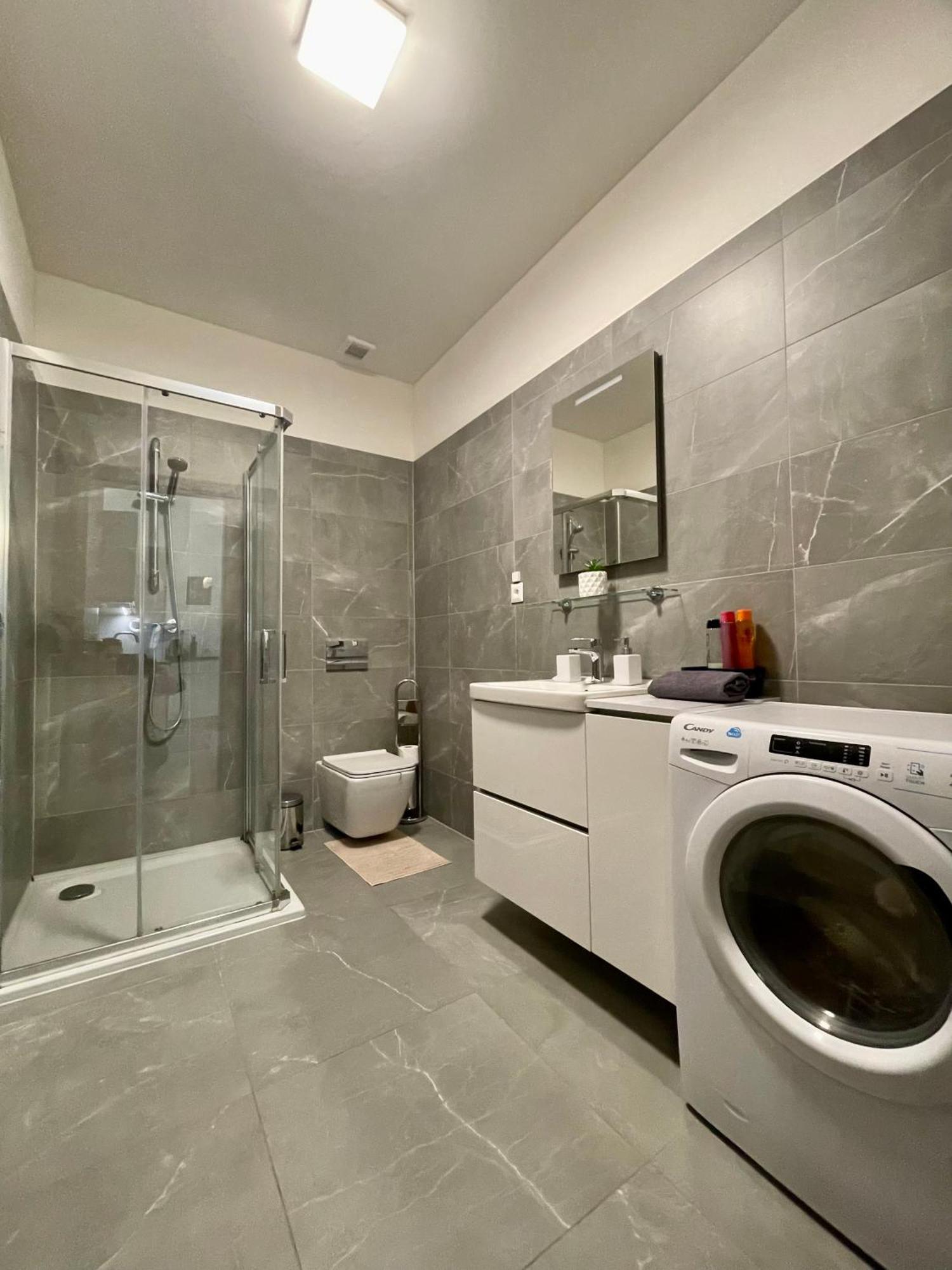 New, Beautiful Apt With Parking In Best Location! Bratislava Exterior foto